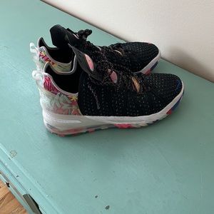 LeBron 18 only work a few times. Never for ball.